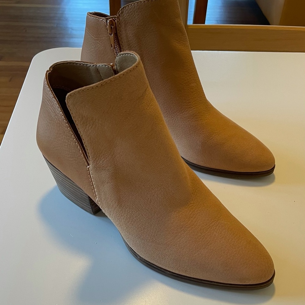 🍀 NWOT Lucky Brand beige booties 🍀